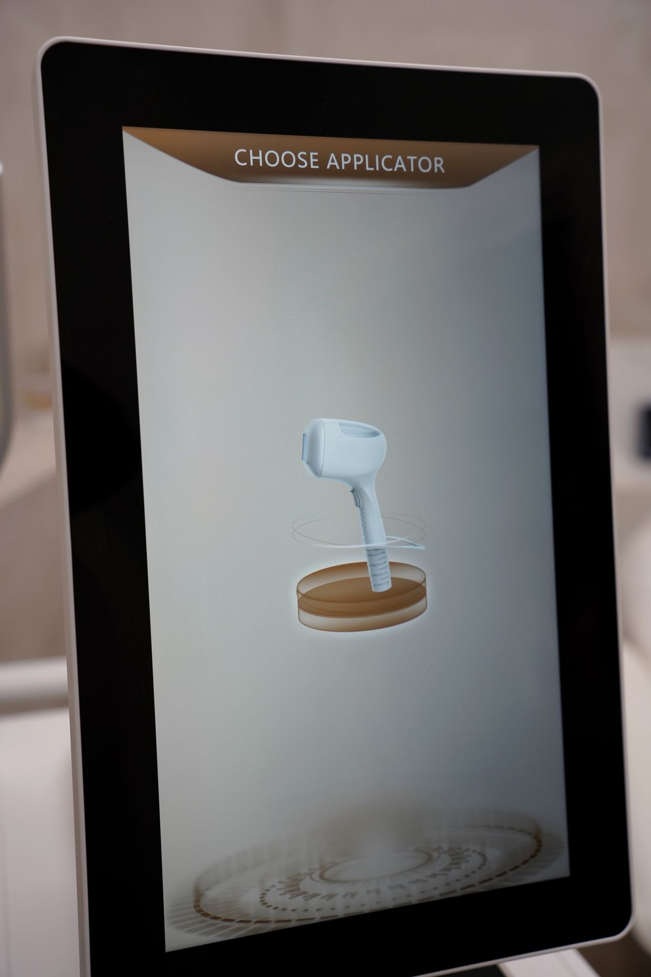 The Skyn Lux screen for choosing an applicator