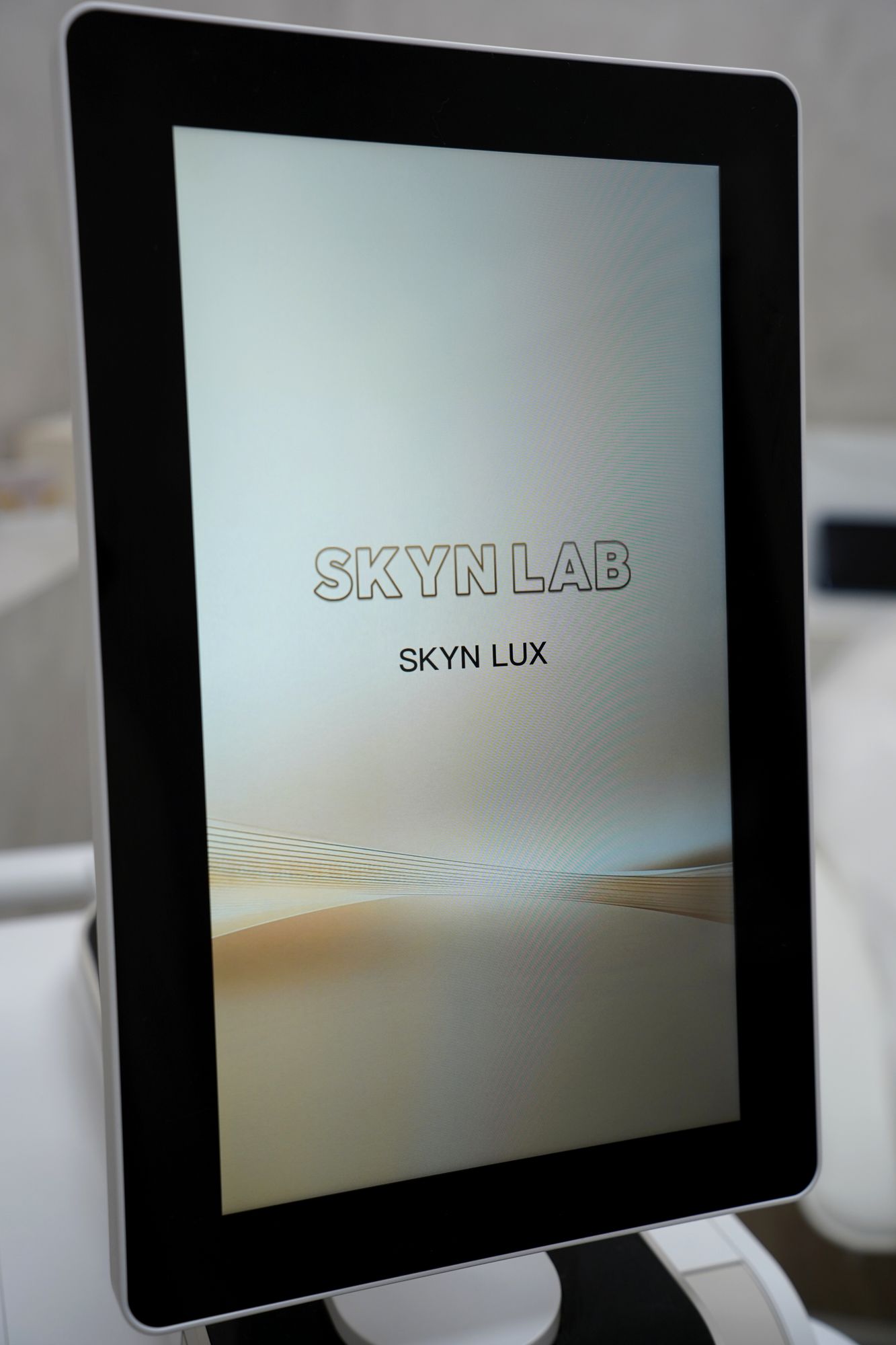 The Skyn Lux touchscreen showing the start screen